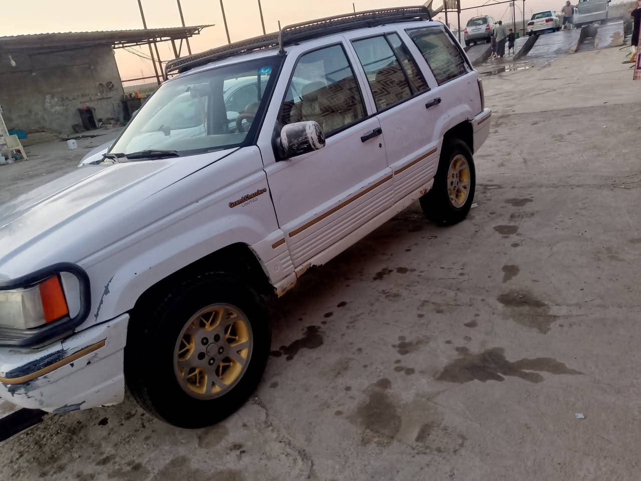 السلام عليكم جيب شيروكي رقم بغداد دولي موديل 1995 مكينه وكير سي تسعه اثنين ونص سكريتر كهربائي انظاف كهربائي كله شغاله تخم تاير جديد حداديه جديده تحويل مباشر السعر 45 وبيه مجال مكاني الديوانيه قضاء  الشاميه‏‪***********‬‏
