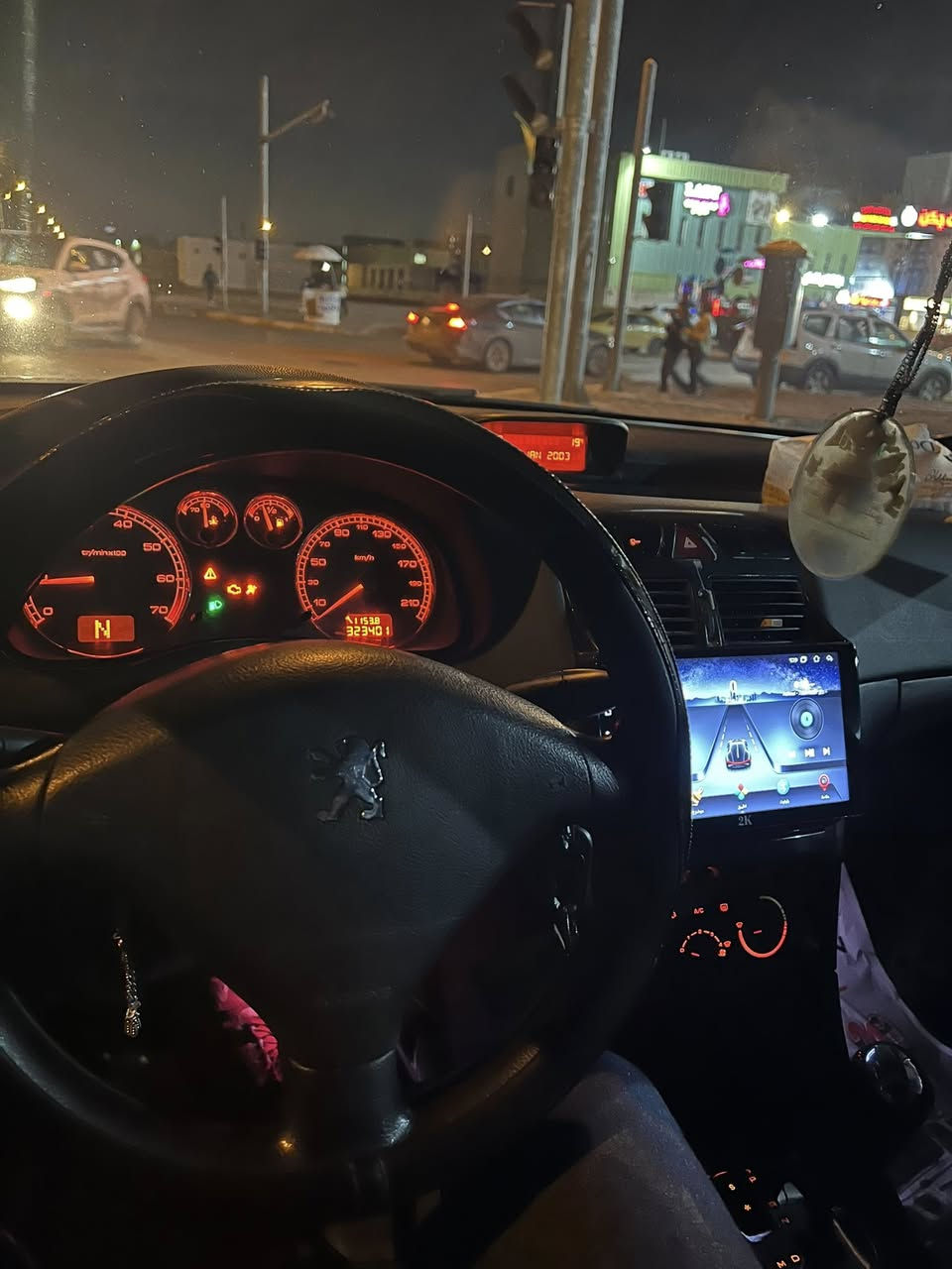 سلام عليكم بيجو 307 موديل 2006 للبيع  السياره كامله ما عده الصدر لامامي  نضيفه السياره السونار موجود بل صور شبيه صبغ وبيها نواقص بسيطه جدا 
تايرات 4 جديد 
سقف كنتاره 
سنويه بسمي تحويل ثاني يوم  
لايت عالي زينون 
كهربائيه كلها شغاله 
تبريد مالتها ثلج شرط الفحص 
سستم صوت شغال كله 
شاشه وكامره 
السياره معروضه 55 وبيها مجال حك الجيه مكاني جسر ديالى الجديد
لاستفسار اكثر اتصال او واتساب
***********
***********
