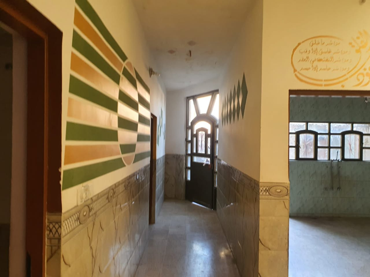 دار للبيع قرب مدرسة الشرقيه المساحه 130 بناء درجة أولى اي ضرر مابي السعر 37الاستفسار‭0773 589 7145‬
