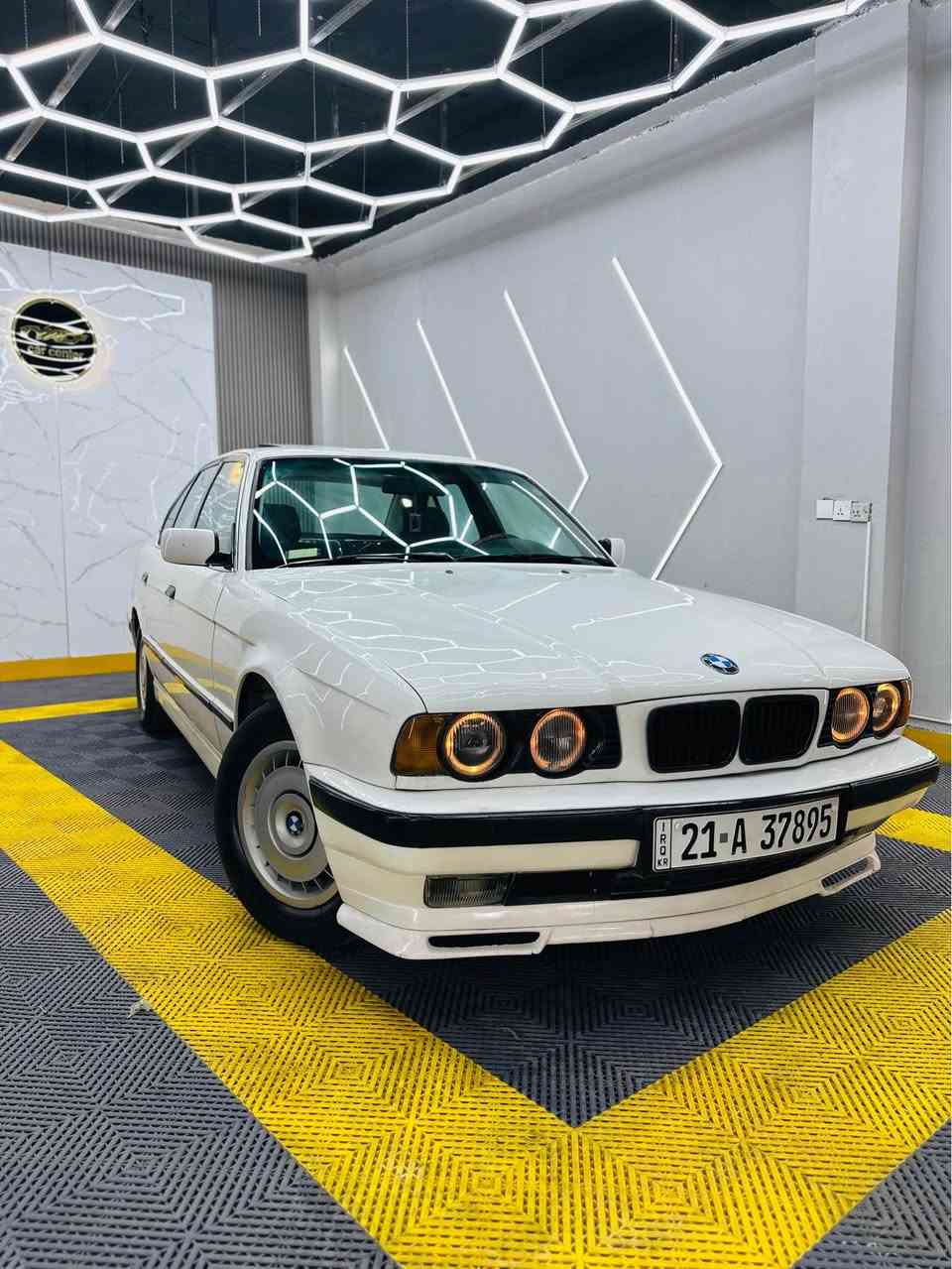 Bmw1990
بێدەعەم  و لێدراو
تەبریت ساردوو گەرم 
سڵاید
لایت ئالقە
دەبل چکەمەجە
رەقەموو سەنەوی تازەیە تانیزیک٢٠٣٠
سێ پاچە بۆیاغی  ئەورووپی هەیە
تازە  کامل سەیارەکە تووند کراوەتەوە
سەیاریکی تابلی پاکوو جوان بی کیشەیە   
شوێن رانیە*********** رانية, السليمانية
