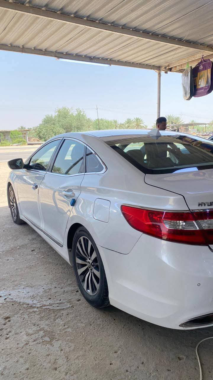 ازيرة موديل ١٤ 
رقم شمالي مطلوبة ٢٠ ورقة غرامات 
السيارة كاملة ومابيهة نقص برغي 
مكينة وحدادية جدد وخير من الله
وسعرها مناسب ٩٨ وبيها مجال حگ الجية
السيارة بيها بارد قليل بقبق الصندوك ودحجة بالباب زغيرة
مكان السيارة ديوانية 
مكلف بالنشر للتواصل اتصل او واتساب ***********
