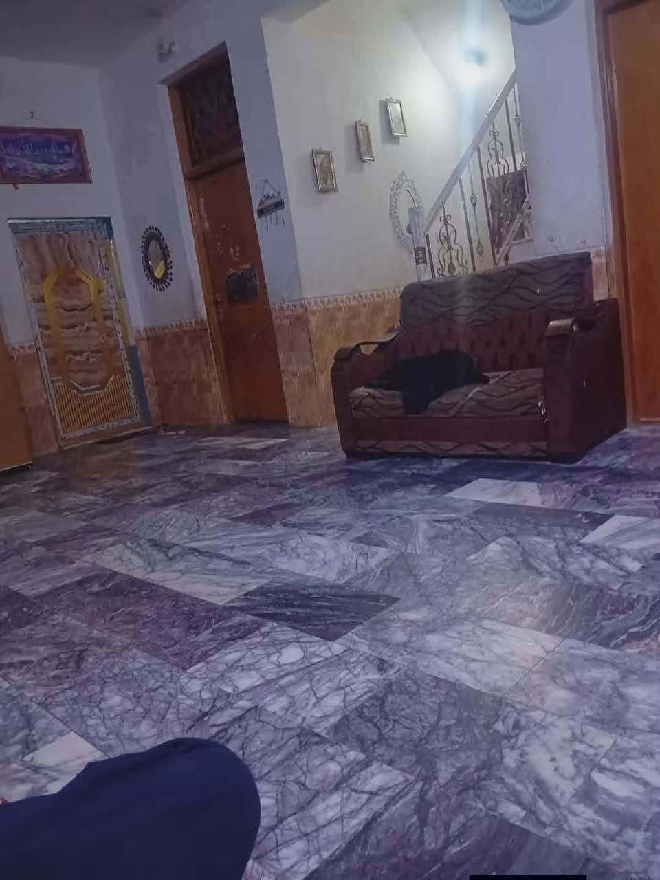 بيت للبيع 🏫حديث م 225  طابقين بشارع جليل فضيل يرهم #مراوس مع الفرق 
مقابيل مجمع الوردة البيضاء
يتكون من غرف نوم  عدد2
استقبال صاله مطبخ صحيات خارجيه وداخليه ارضيه مرمر
طابقين ثاني غرف نوم عدد4
صاله مع صحيات ارضيه مرمر
كافه الخدمات متوفره  بناء 2017
على شارع تبليط 20m حرف T
جاهز ع اخر حبايه للسكن 
بيت شغله كله درجة أولى
السعر 250وبي مجال للشراي
المندوب عقارات 
***********☎ واتساب
اي عرض عندك تفضل خاص
