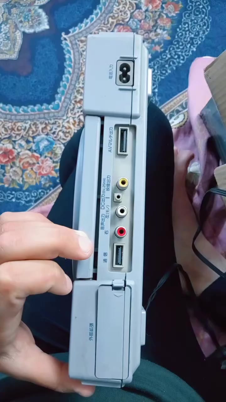 سلام عليكم بلي1 نظيف معه كارتونه و جوزتك عدد2 البلي شغال ناقصه بس قراص لينو اني عندي قرص واحد قديم كلش ف مشتغل قطعه نظيفه جيل الطيبين قيم واخذه بما يرضي الله هاذ رقمي ***********
