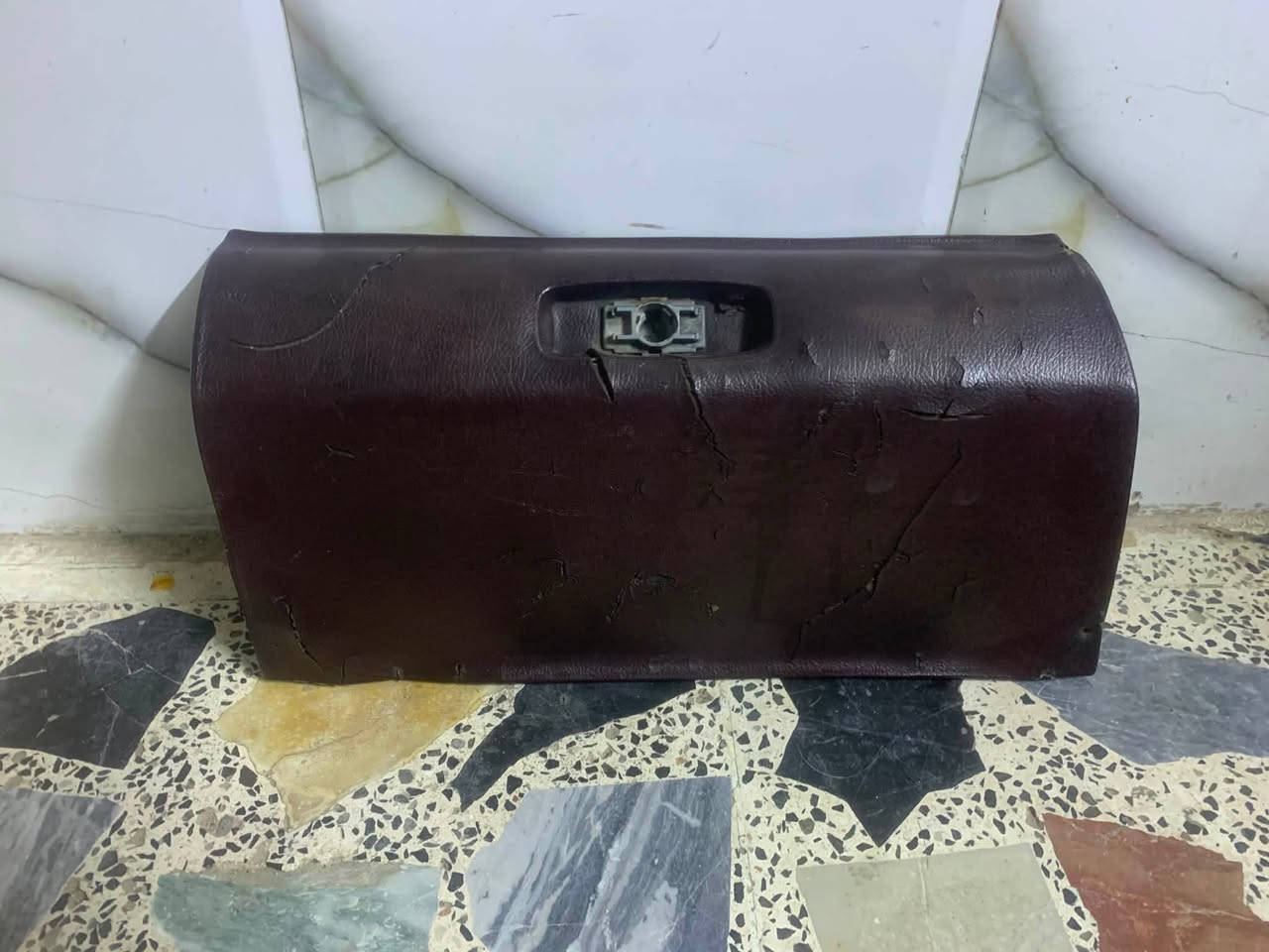 سلام عليكم غراض سيدان يسره بلاد السعر 40  مكاني بغداد ***********
