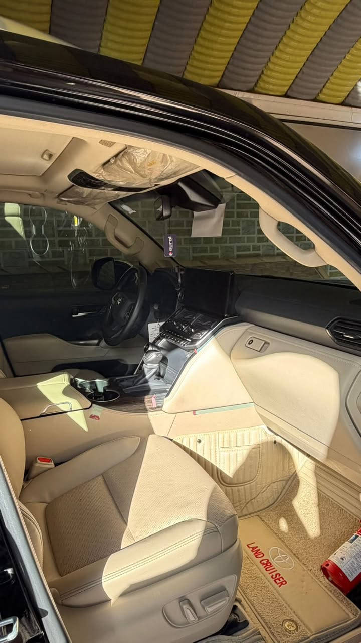 السلام عليكم للبيع لاندكروز 2024 مواصفات بريم باب اول اصلي VX  لمتد بريم ماشي 25   مكينة 4000 تنفس طبيعي 6 سلندر 3 شاشات ام التطبيق  

السيارة مكفولة كفالة عامة 

المواصفات VX لمتد  لحايا و لد امامي اصلي 5   بصمات كامرات 360 درجة كشنات كلها تدفئة تبريد كهرباء الأماميات و الخلفيات رادار امامي و خلفي 7 راكب كهرباء 8 ايرباك 3 قطع تبريد سماعات JBL لد امامي كشنات جلد شاشة وسطية كبيرة تحكمات استيرن جهتين ثلاجة فوريل تشغيل عن بعد مري شفط مري قلاب كامرات بالمري كشن خزن ميموري وباقي المواصفات المعروفة 

السيارة كلها عدتها و غراض الشركة  موجودة السماعات الخلفية و غراض الشركة بعدها بيها موجودة 
مكان السيارة نجف 
سعر 745
رقم الهاتف ***********
