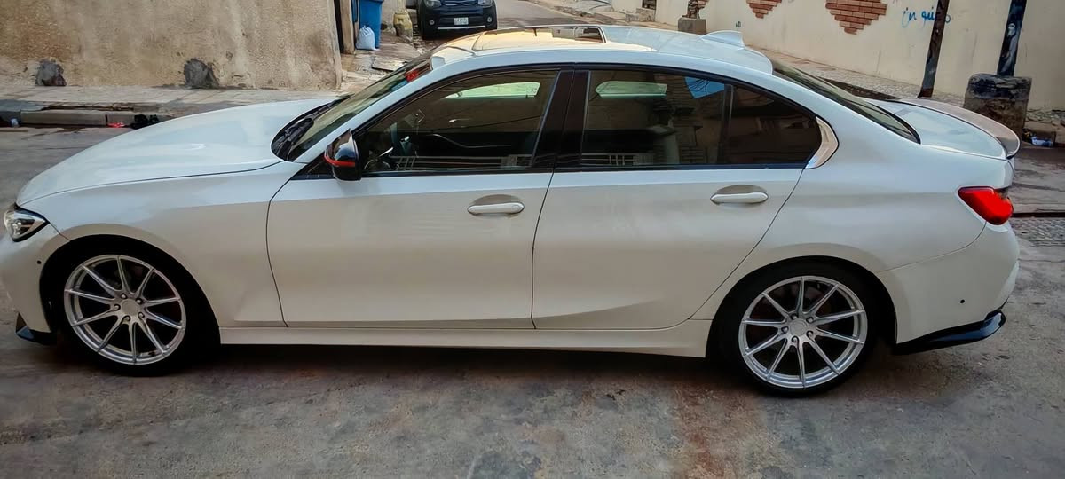 السلام عليكم . Bmw 2021 . 330i ماشيه 40 ميل محرك ٤ سلندر توين تيربو صاروخ ارضي  محرك كير مكفولات رقم بغداد مميز [توويل]
حادث . بنيد وجاملغ خلفي صبغ . تبديل باب خلفي نفس اللون بلادي تصليح بسيط باراس شاصي
المواصفات . فتحه . جلد. بصمه بوب بصمه تشغيل .هيتر كشن كشن الاماميات كهرباء ردارات حساسات قطعتين تبريد مري تنزل ببك الايت زنون عدسات متحركه بيه كلشي كلاشي السعر 210 قفل
***********
***********
ملاحظه . سياره محدثه m3 دعاميه بلاديه موجوده. بغداد, العراق

