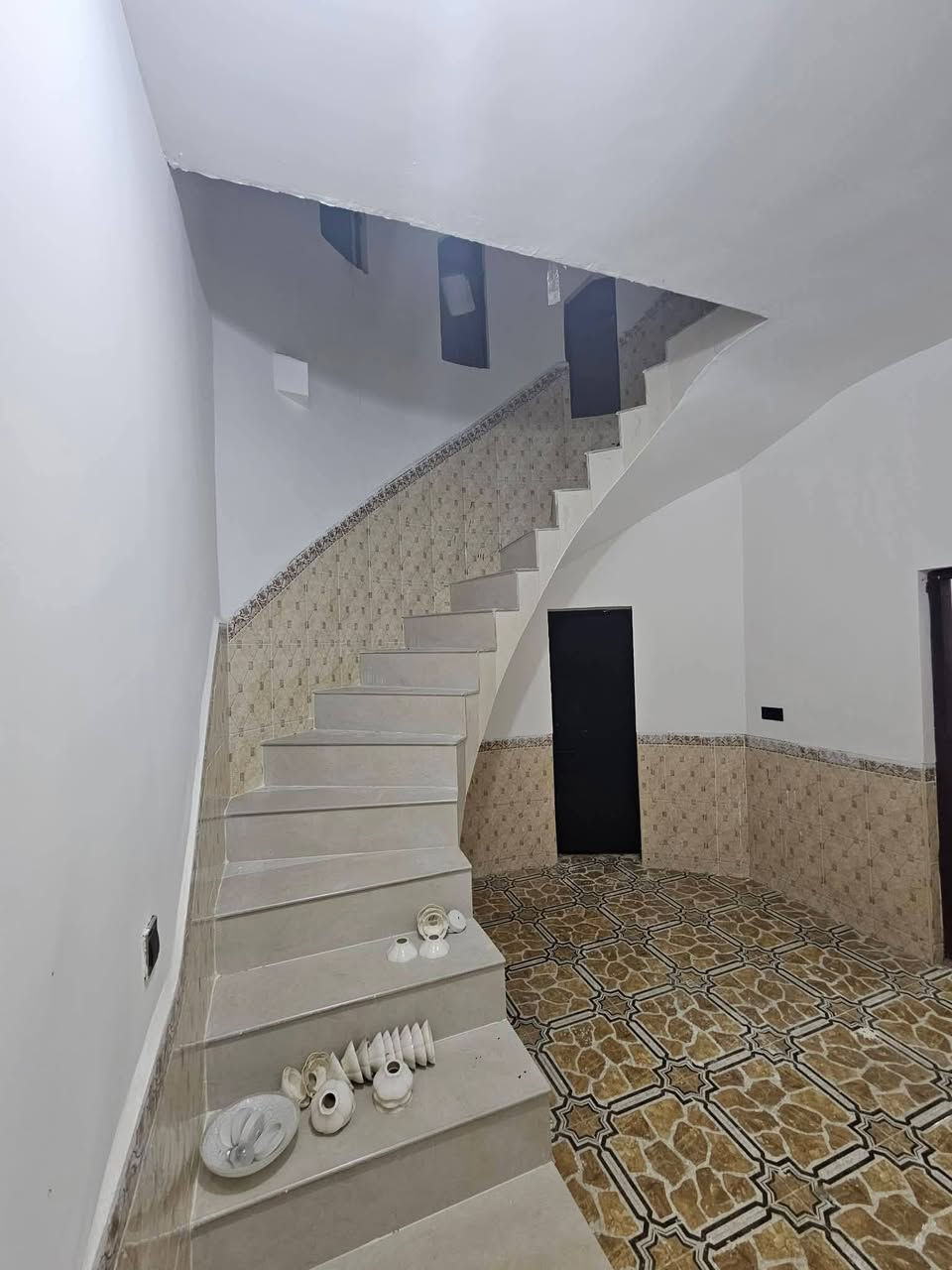 � الوثيق للاستثمار العقاري 🏡
✨ فرصة مميزة للبيع في الجربوعية الثالثة ✨

📍 الموقع: الجربوعية الثالثة
📐 المساحة: 200 متر مربع
🏠 نوع البناء: طابق واحد
🛏️ يتكون من: غرفتين نوم + صالة + استقبال
🚿 الخدمات: حمامات داخلية وخارجية
🏗️ سنة البناء: 2023
🔨 الحالة: مرمم حديثاً وجاهز للسكن

💰 السعر: 130 مليون دينار عراقي
🤝 مع وجود مجال للتفاوض

📞 للاستفسار والمعاينة:
***********

⭐ الوثيق للاستثمار العقاري
ثقتكم أساس نجاحنا ⭐️
