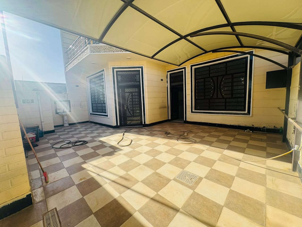 🏠دار للبيــــــــــع
بنـــــــــاء حـــديـــــث فـٓــــــارغ 

🌏فـٓــــي شــــــــارع 80 محيــــــــزم 4 قريب من الشارع العام

________________

المساحـــــة // 200م #طابـــو #مــــلك #صـــرف 

الواجهـــــــة //10م

النـــــــــــزال //20م

________________

🏗️🧱#الطابــــــــــــــق #الأرضـــــــــــــي

غرفه وصالــــــــــة وهـــــــــــول ومطبـــــــخ ومجمــــــــــع صحيــــــــــات داخلـــــــــي وخارجـــــــــي وگـــــــــــراج ...

🏗️🧱#الطابــــــــــــــق #الثانــــــــــــــــي

غرفتيــــــــــن وهـــــــــــول ومجمــــــــــع صحيـــــــــــات ... 

________________💲

للأستفســـــــار عــــــن السعــــــــر يرجـــــــىٰ تـــــــرگ تعليـــــق (السعـــــــــر) #وسيتــــــم #الـــــرد #خــــاص 

________________💲

#مكتـــــــــب

            🏗️🧱أمــــــــلاك بابــــــــل للعقـــــــار🧱🏗️

#الكائــــــــــن

🌏شارع_الكرامة_قرب_الضريبة_مقابل_التخطيط_العمراني

***********

         ***********📞☎️📞***********

                         

_____________________________________________
