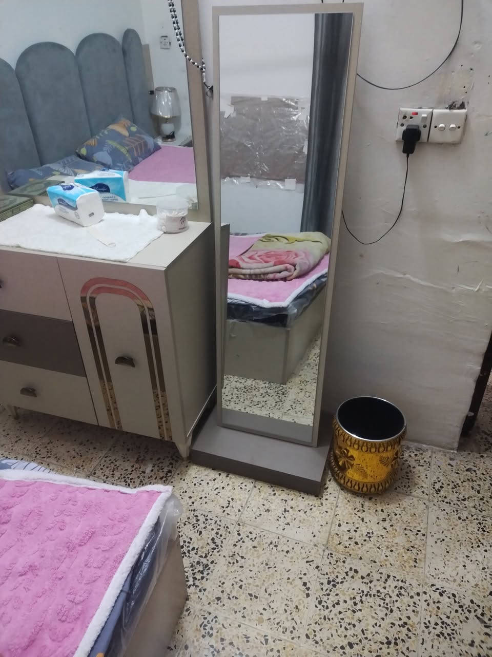 السلام عليكم
غرفه تركيه ٦ قطع جدا نظيفه
السعر ٣٧٥
المكان الكريعات مقابل مطعم البلام العائلي
موبايل ***********
لانرد على التعليقات فقط الاتصال
