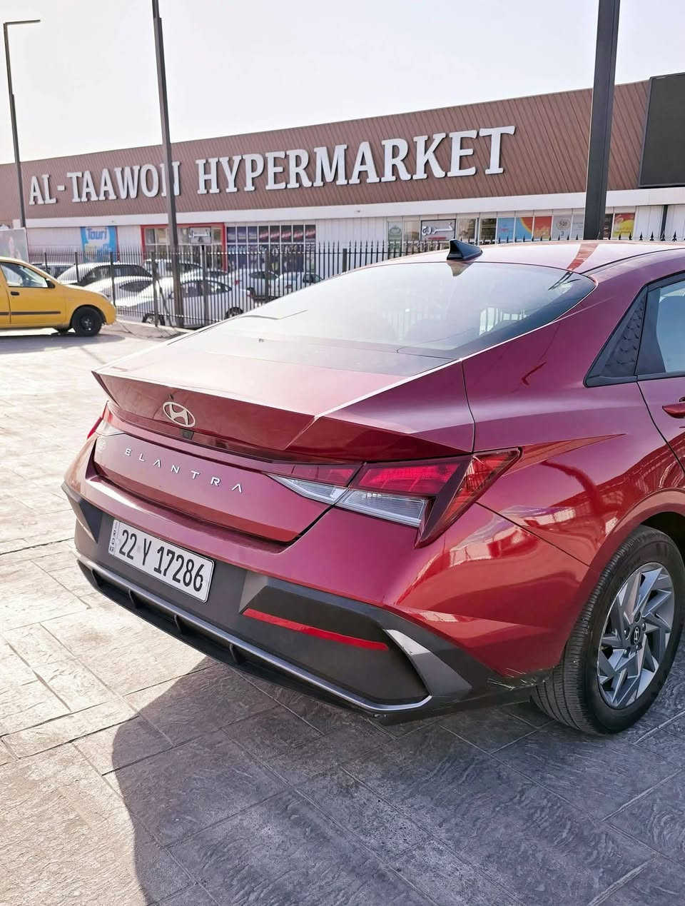 السعر جوه السوكك ✈️
السلام عليكم النترا للبيع موديل 2024
مواصفات نص فول 
رقم شمالي 
لون أحمر 
لغود شواصي مكفول بالكامل 
السيارة أمريكية صورها وصور حادث وسونار موضح بالمنشور بدون دواخل بدون ايربا
عنوان بغداد الامين 
للاتصال ***********
السعرر 145 وبيها مجال قليل ❤️
