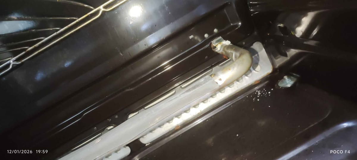 مكاني موصل !!!!
طباخ كريازي الاصلي نظيف جدا جدا 
شغال كامل فقط تبديل بكرات لان بكراتو كن ماعو ماصليات السعر 250 وبي مجال بسيط 
العنوان🌐 أيمن سوق الشعارين يم جامع النبي جرجيس 🕌
كورك 📞🟦***********
اسيا 📞🟥 *********** موصل, نينوى
