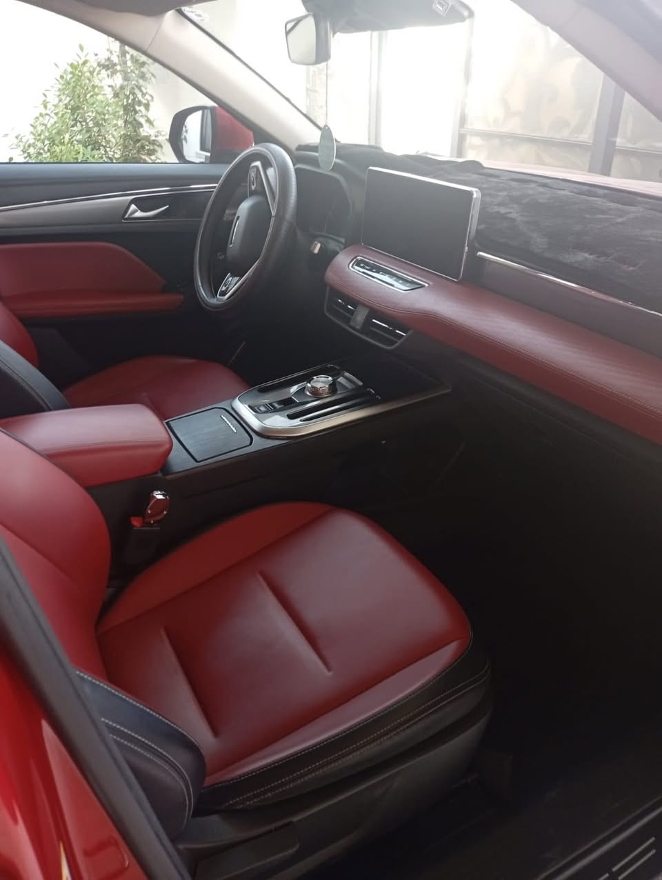 سلام عليكم هافال جوليون 2022 لون احمر فول فول مواصفات واحد عل واحد بانوراما ورادار ٤ وكامرات 360 درجة وقيادة ذاتيه وحساسات امامي وخلفي وبعد هواي مواصفات مامذكورة سيارة مكفولة كفالة عامه من صبغ وضربه بيها ضمان من شركة 250 الف كيلو متر وكل صياناتها بل شركة ماشية 60 الف كيلو متر وسيارة عل وضع شركة تفاصيل اكثر رقم صاحب سيارة ***********
