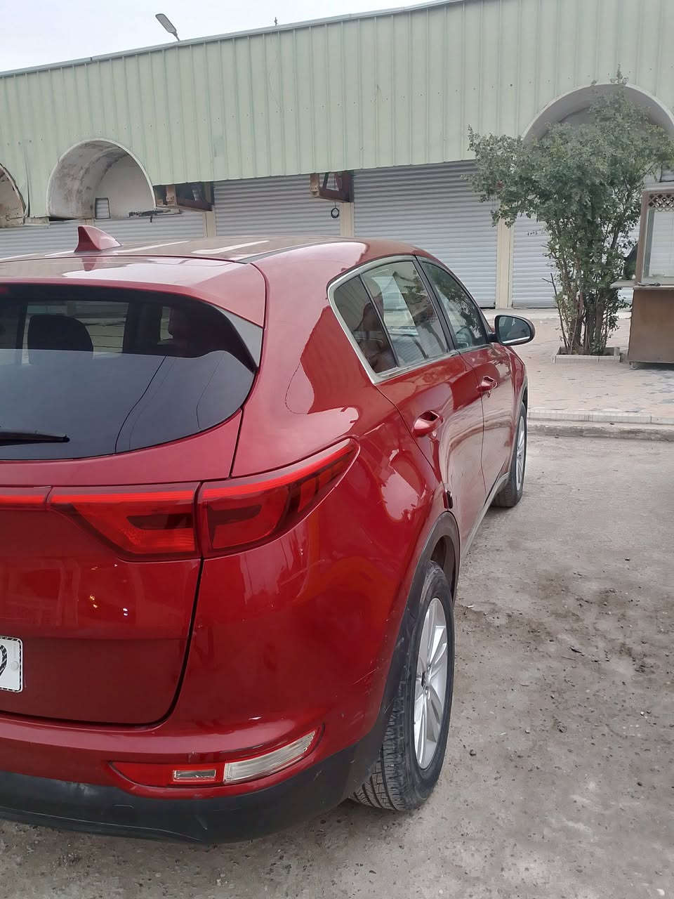 السلام عليكم 
سبورتج ١٨ امريكي 
لا شاصي ولا لغد 
محرك وكير كفاله 
ماشيه ٦٤
حادثها جملغ وبنيد وهنا بالعراق بيها بابين صبغ
مكاني بغداد السعر ١٤٥ وإذا اكو امراوس اسبورتج او توسات احدث امريكي 
***********
