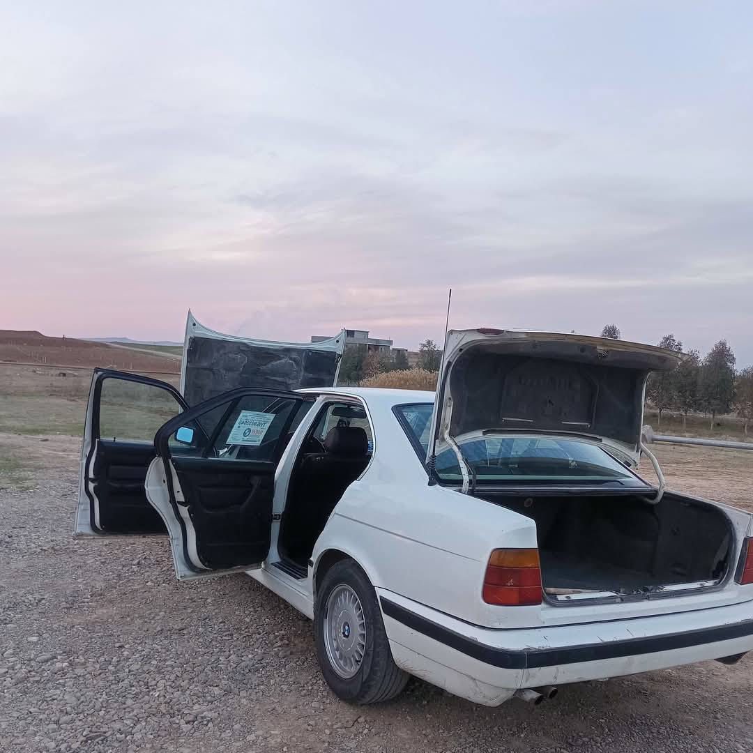 السلام عليكم
BMW للبيع حجم 520 رقم كركوك شرط التحويل 
محرك كبس كير مكينة شرط قطره صبغ مابيها بلادي 
غرفة جلد صدر جديد طخم تاير جديد سياره جاهزة السعر 53 وبيها مجال العنوان الموصل ناحية زمار 
رقم الهاتف ***********
