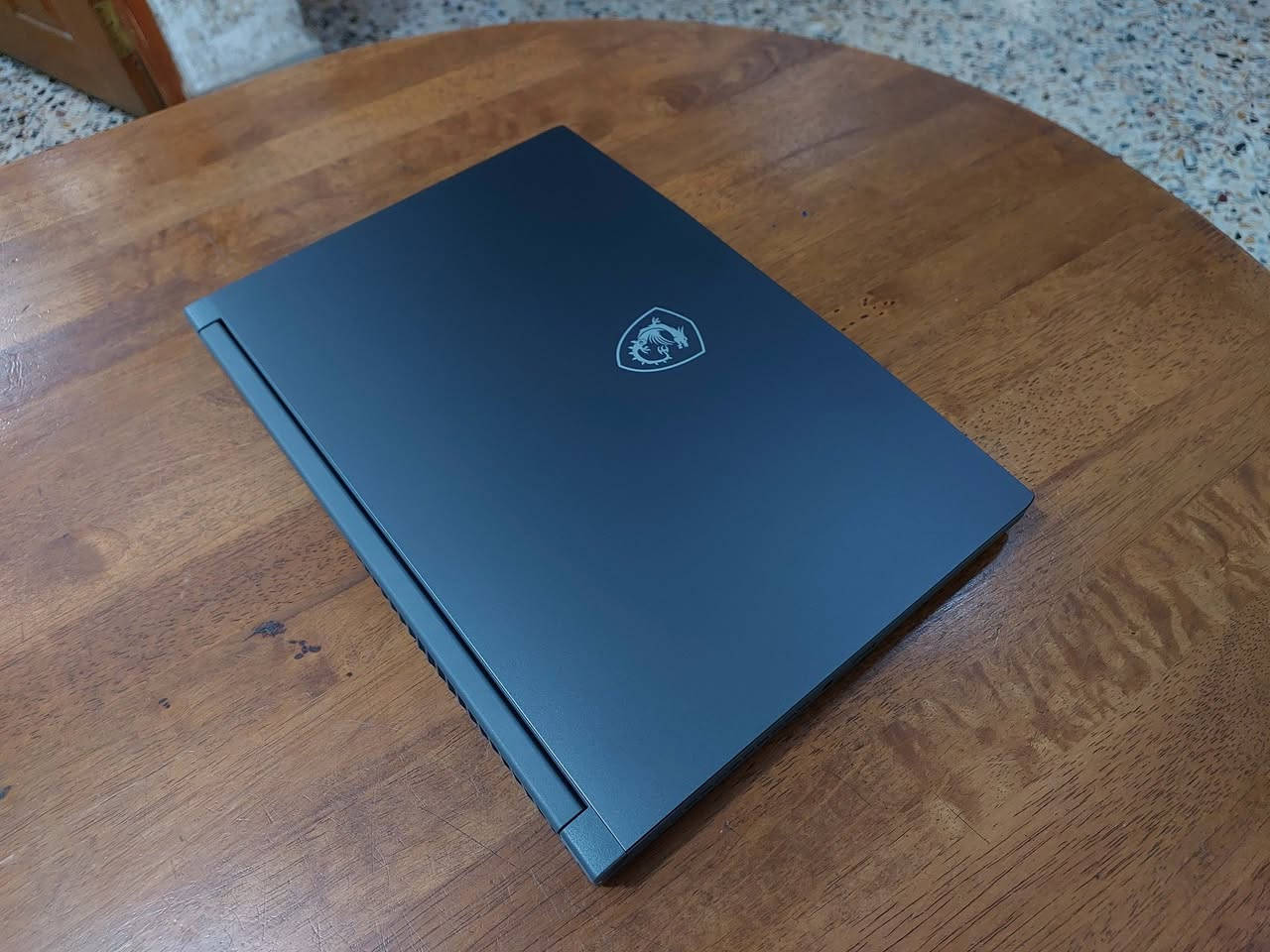 السلام عليكم ...  جيل   13  ....لابتوب الالعاب والبرامج الهندسية القوية والتصميم والمونتاج ماركة  MSI  .. .... معالج قوي جدا  فئة H ( من اقوى فئات المعالجات)   كور اي  5 جيل  13   ... رام  حجم 16 كيكا  ... شاشة حجم 15.6 تردد 144 هرتز دقة FULL HD  الوان طبيعية ...هارد نوع SSD حجم 512 كيكا ...... كيبورد ضوئي ...كرت شاشة  خارجي منفصل من نيفيدا RTX2050  .  ..اللابتوب  جديد ما مستخدم وشكلة سلم وشحنة فوق الممتاز  وكارتونتة وغراضة كاملة .. السعر   500$   للاتصال ***********  او  *********** (واتس)
