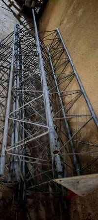 حديد برج ١٥ متر ج ٤٥ دشات عدد ٢ مع ٩١٢ عدد ٢ للبيع قيم واخذ بما يرضي ا...