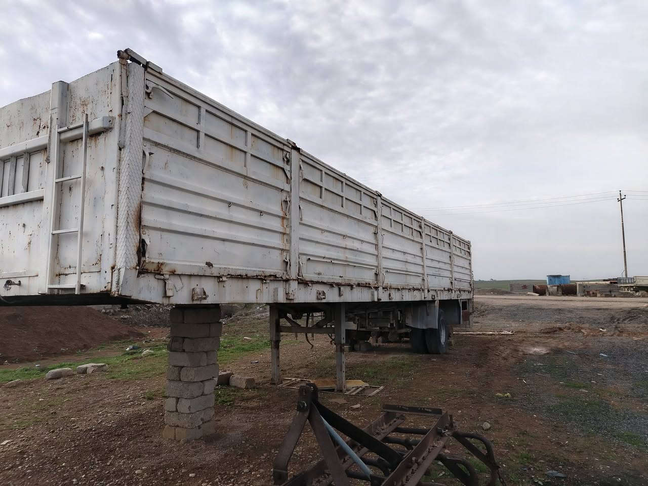 للبيع عربانه 
المكان قضاء تلكيف السعر ٥٥ ورقه وبيها مجال ***********
