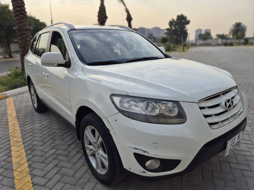 السلام عليكم 
سنتافي 2010 
مواصفات شركة عامة 
مكينة 3500
7 راكب 
3 قطع تبريد 
ماشية 233 الف كيلو 
مكينة وكير ما مفتوحات 
بيها صبغ نص قبق الصندوك 
رقم بغداد الجديد بأسمي 
السعر 153 ومجالها جدا بسيط 
*********** بغداد, العراق
