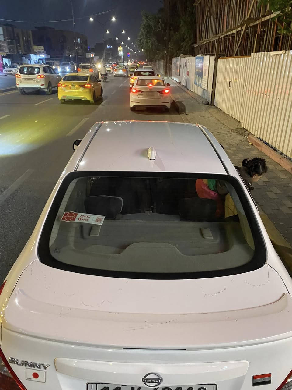 نيسان سني موديل ٢٠٢٤ شركة السور ماشيه ٨٠٠٠ الف بعده زيرو مكفوله من الضربه الصبخ ضمان الشركة بعده بيه بغداد بسمي فقط بيه شخط دعميه خلفيه سياره جديده مكاني بغداد باب الشيخ *********** سعر ١٣٧
