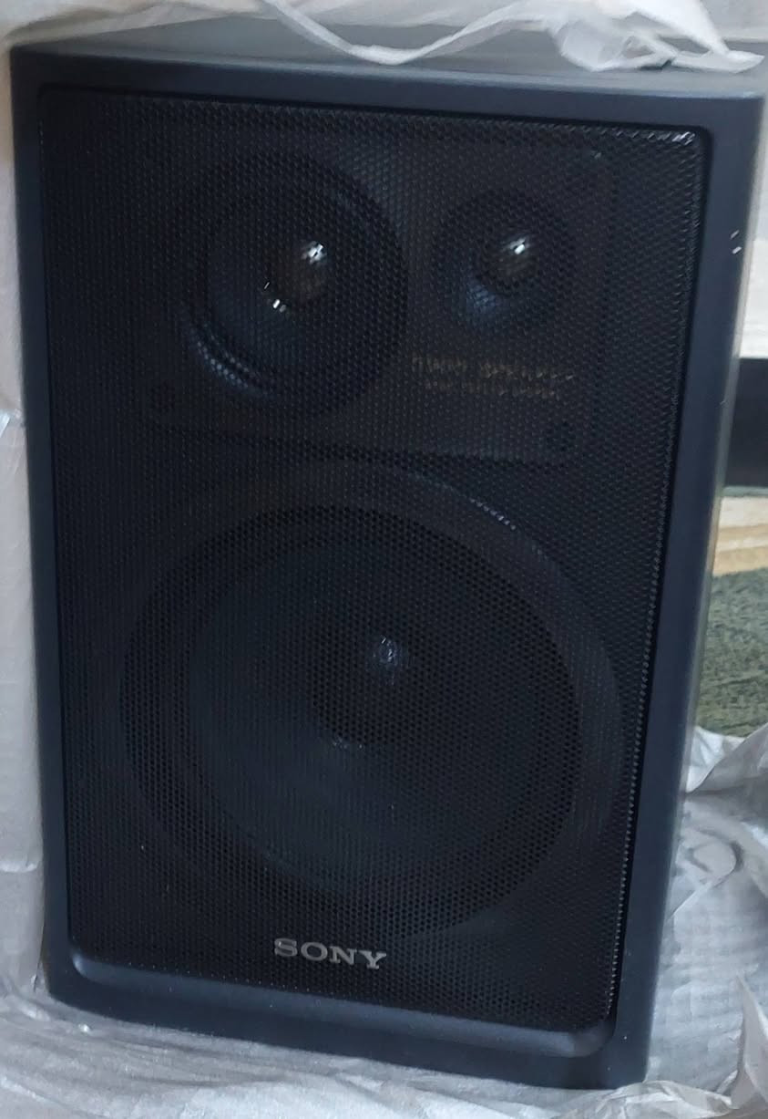 السلام عليكم 
جهاز سستم سوني ياباني أصلي بالكارتون غير مستخدمه نهائيا مع كافة ملحقاته المعرفة التفاصيل الاتصال على الرقم ***********
