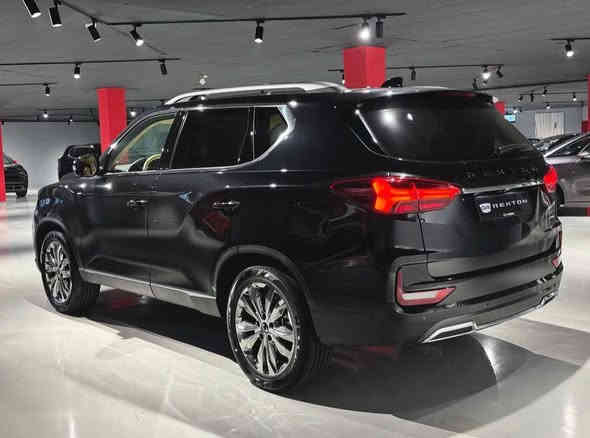 Rexton (KGM) 
ريكستون من شركة سانك يونك الكورية 
بأقساط شهرية على 6 سنوات وبدون حجز مروري
ضمان گير ومكينة 3 سنوات  
السيارة تجي 4WD و 2WD 
كامل موصفات 
مواصفات السيارة 👇🏻 
تجي 7 راكب بمحرك 2000Turbo 225HB  وگير من شركة أيسن اليابانية AT 6Speed
كشنات جلد  كهرباء تدفئة وتبريد 
مري كهرباء شفط
3 قطع تبريد 
بصمة 
كامرة وحساسات خلفية 
فتحة بالسقف 
صندوق كهرباء 
اوامر صوتية 
شاشة لمس تدعم النظامين Apple Carplay,Android 
ABS , ESP 
مصابيح ليد كاشفة للضباب 
تتوفر بالنقد والاقساط 
للحجز واتساب 👇 
***********   مهندس علي حلة
