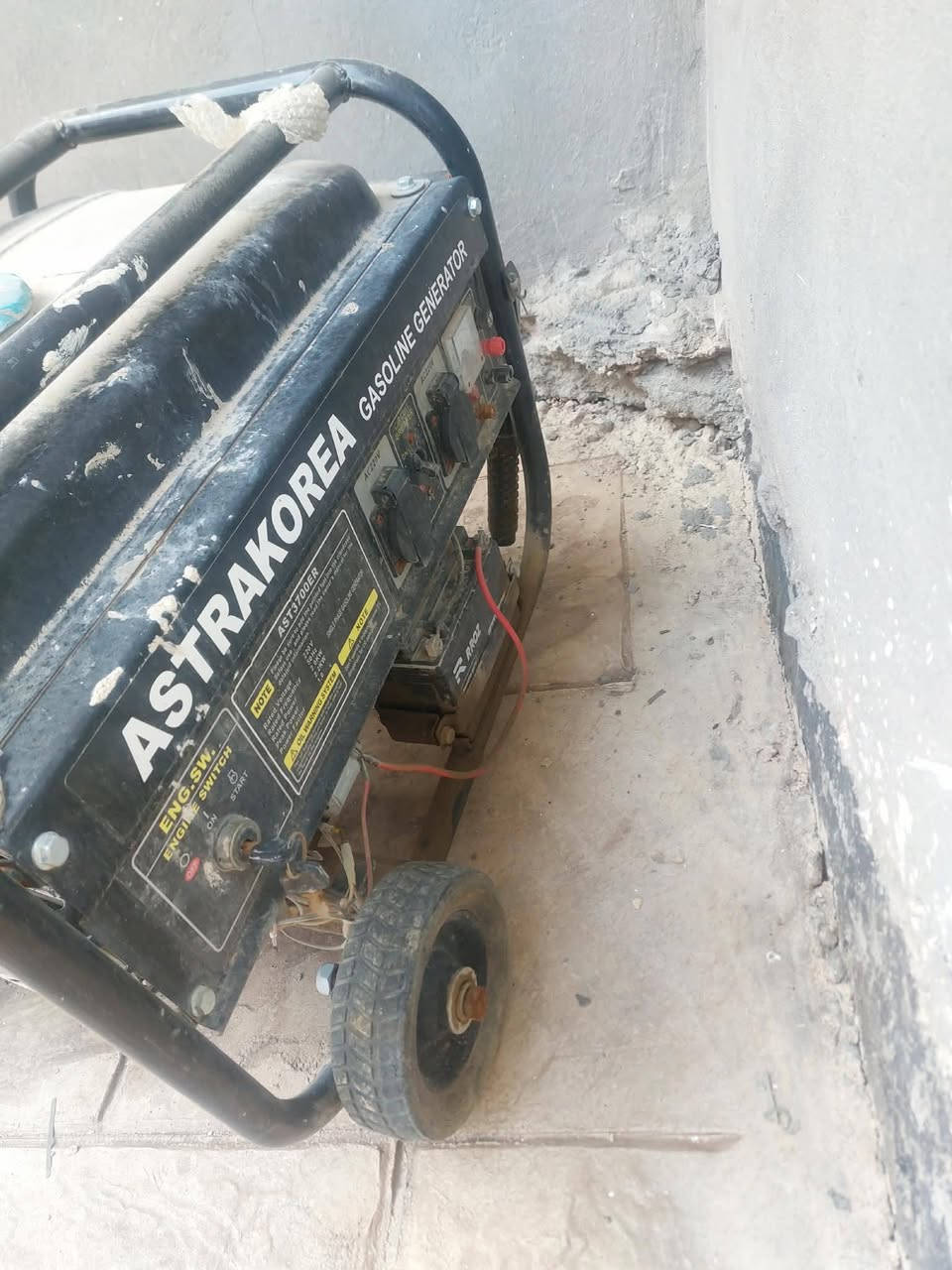 متاح مولدة استرة كوري للبيع 150 الف ممفتوح برغي بيها سلف وهندر دهن الشركه  شديت طاقة واريد ابيعها استعمال قليل جدا ديوانية ام الخيل الثانية ***********
