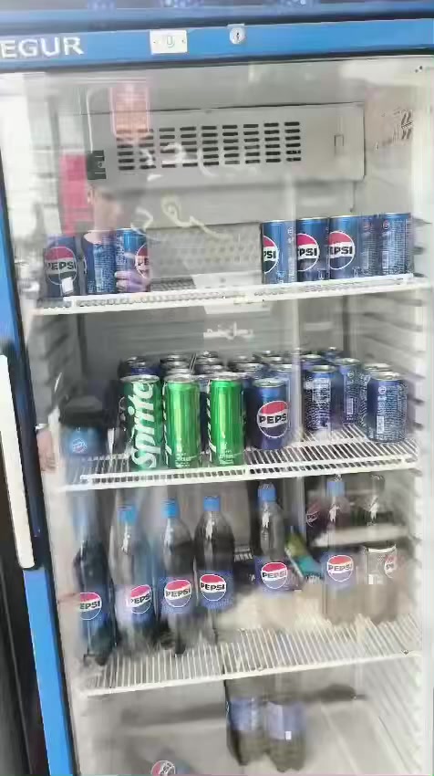 السلام عليكم برادات ومجمدات ورفوف للبيع سعر البراد الواحد 300 وسعرر الرفوف حسب الاتفاق ***********
