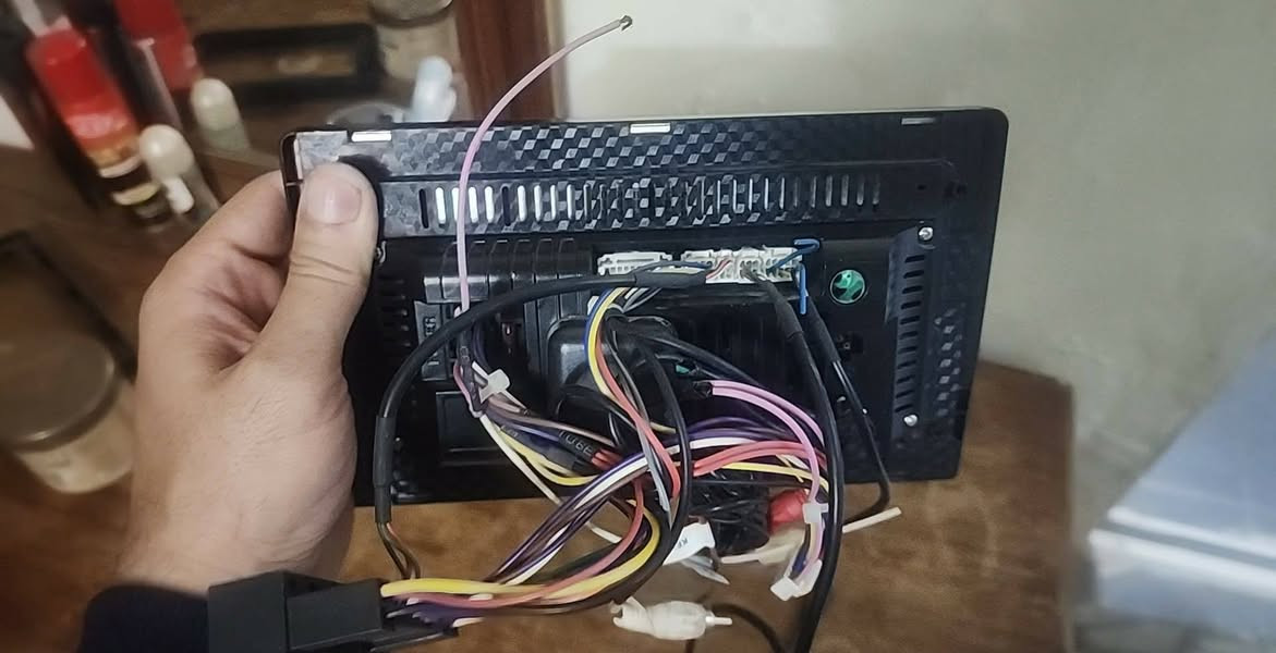 ✔️ واجهة “دوك” جديدة للشاشة – شريط للوصول السريع للتطبيقات المفضلة مثل الخرائط والموسيقى بدون التنقل داخل القوائم. �
✔️ بطاقات AppCard – تظهر أهم المعلومات من التطبيقات مباشرة على الشاشة الرئيسية (مثل حالة الوسائط أو الطقس). �
9to5Google
سعودي اندرويد
📱 تجربة الاستخدام
✔️ واجهة قفل محسّنة – شاشة قفل موحدة وسهلة الاستخدام قبل تشغيل السيارة. �
✔️ Ambient View – شاشة توقف أنيقة تظهر عندما لا يكون النظام قيد التشغيل. �
الأهرام اوتو
الأهرام اوتو
🔗 الاتصال والتوافق
✔️ دعم Bluetooth أوسع – يمكنك ربط سماعات رأس Bluetooth أو ملحقات صوتية بسهولة أكبر داخل السيارة. �
✔️ نقطة اتصال Wi-Fi تلقائية – يمكن تشغيل Hotspot في كل مرة تقود فيها، مما يحافظ على اتصال مستمر. �
الأهرام اوتو +١
Android Magazine
🎧 وظائف إضافية للميديا
✔️ تحسين إعدادات الصوت – نظام جديد لتوجيه الصوت وتوصيل الأجهزة المتعددة (Bluetoothأو سماعات). �
✔️ دعم USB وسماعات رأس بلوتوث بشكل مستقل – ما يسمح للأطفال مثلاً بالاستماع دون إزعاج السائق. � الإصدار 15 للأستفسار على هذا الرقم ***********
