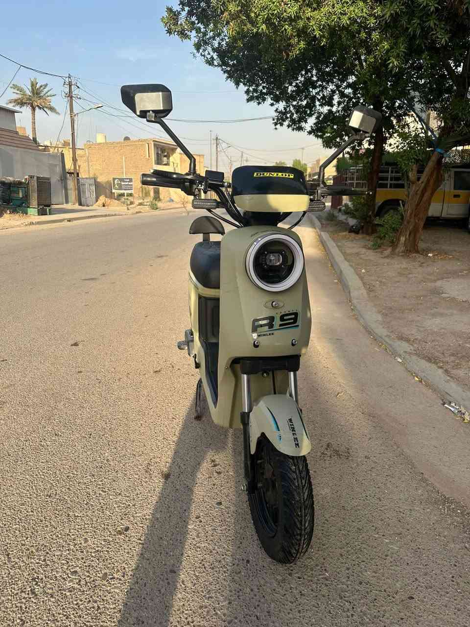 السلام عليكم دراجه شحن ار تسعه للبيع دراجه نضيفها ماصرلها هواي عدي بيها هاي شخوش شويه ليكدام موضحه بل صور و دكمت هورن تعلك بس باقي دراجه كلشي ما بيها  لل استفسار ***********
