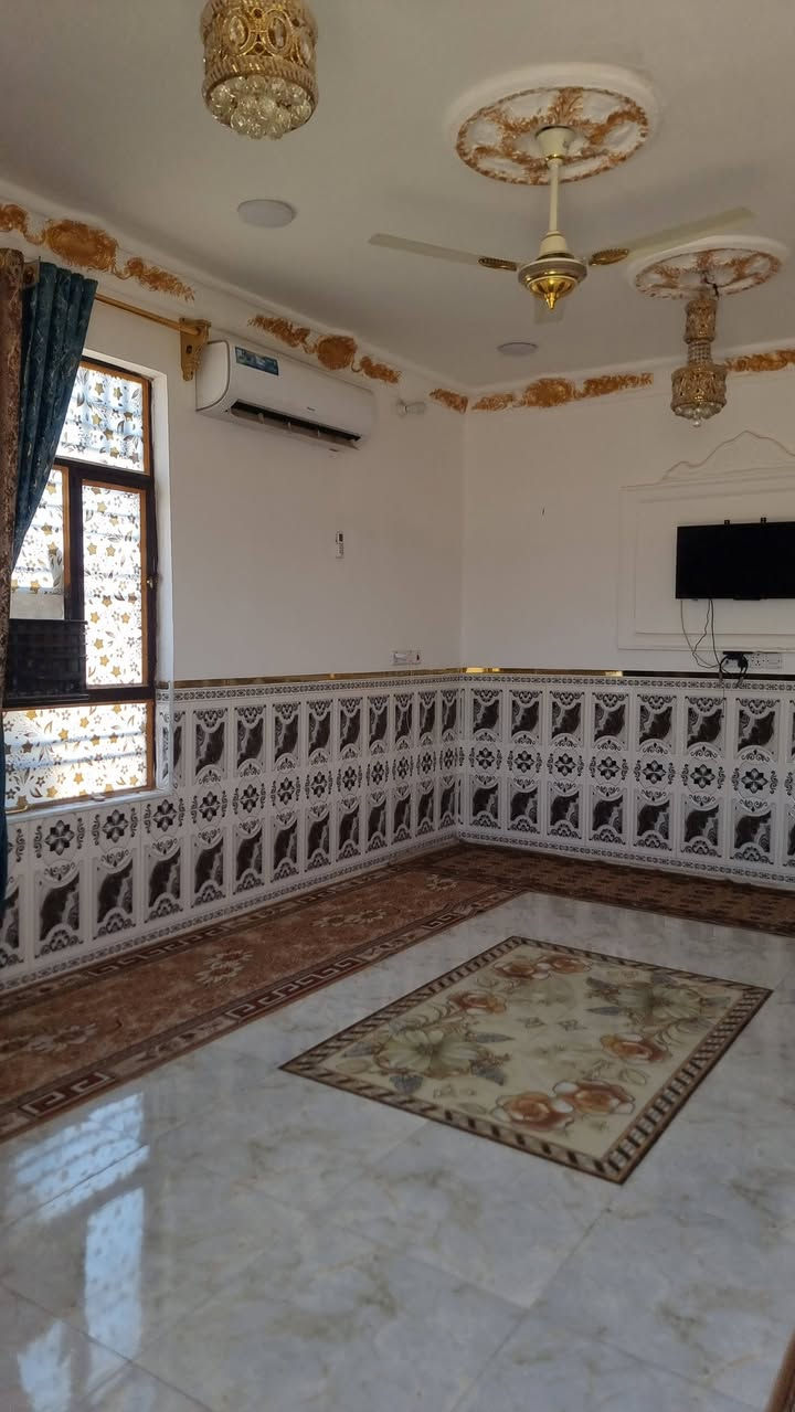 دونمين طابو سند ٢٥ مشيد عليهن ٦ منازل للبيع  موجوده كافة الخدمات 
في ناحية الوحدة منطقة النبع الصافي 
***********
***********
