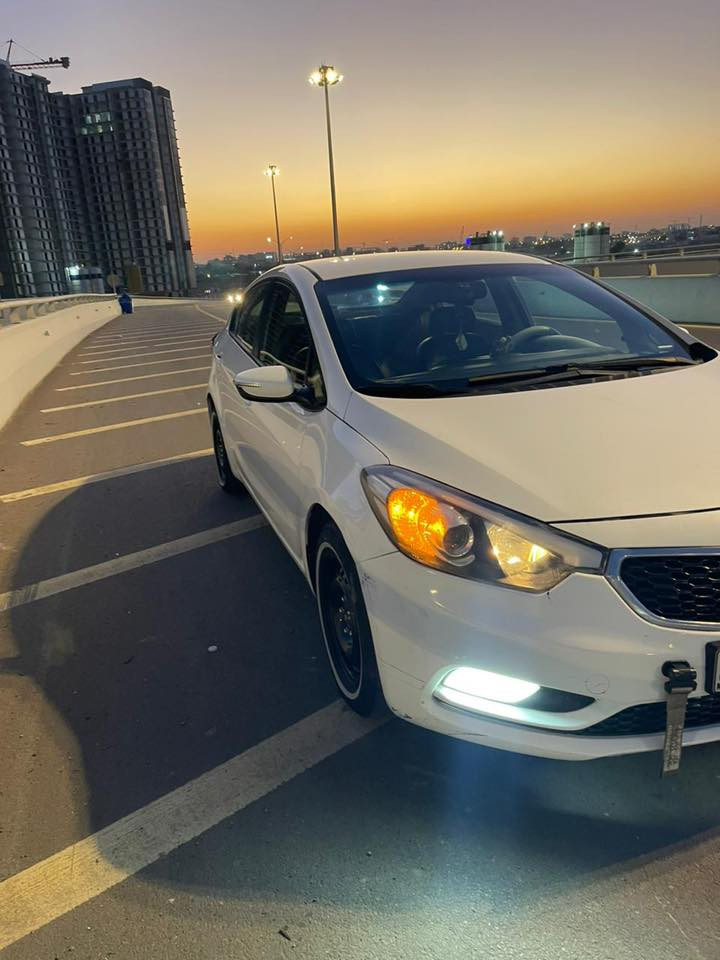 سيراتو 2014خليجية 
سيارة بدون فتحة 
مكينة 1600دوش 
مكان بغداد 
سونار موجود بالصور

‭0775 789 7862‬
