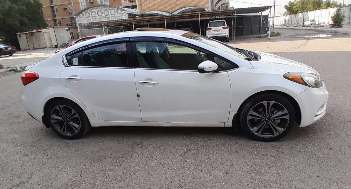 سلام عليكم كيا فورتي مديل ٢٠١٦ حادث مثل ما موضح بل صور مكينه وكير وتبريد وتخم تاير مكفول صدر أمامي خلفي جديد 
مواصفات فتحه كامره اشاير بل مري 
+ مري شفط تبريد قطعتين ٥ ويل كب 
سياره بيها ٣ قطع صبغ بس حادثها بنيد وجاملق وشويه من لباب العنوان بغداد قرب مجمع بسمايه السكني 
رقم الهاتف *********** 
السعر ١٠٧ وبيها مجال بسيط
