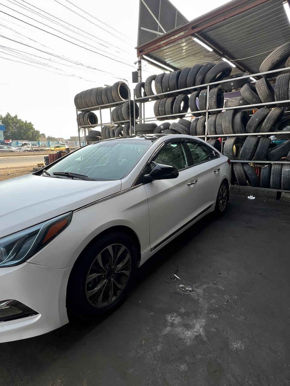 السلام عليكم سوناتا وراد أمريكي  مديل 2016 باسمي تحويل مباشر كير  مكينه صدر بيها منضومه زنون  كهربائياته بل جيس ع وضع الشركه  جي تي اي بيها فقط راجز مو زين حادثه جاملغ خلفي وبل عراق جاملغ امامي فقط  السياره مغلفه بل كامل ابيض طافي  تغليف درجه اولا  سابقا مصبوغه حزام مصوفره وغلفته الي ياخذها ابيعله صبغ عام يريد يصبغ يريد يعوفه هيج تخم تاير ويل جدد بيع أو مراوس حسب القناعه موقع السياره بغداد البلديات مقابل مركز الخنساء *********** أخوكم مهندس سيف تحياتي للجميع بغداد, العراق
