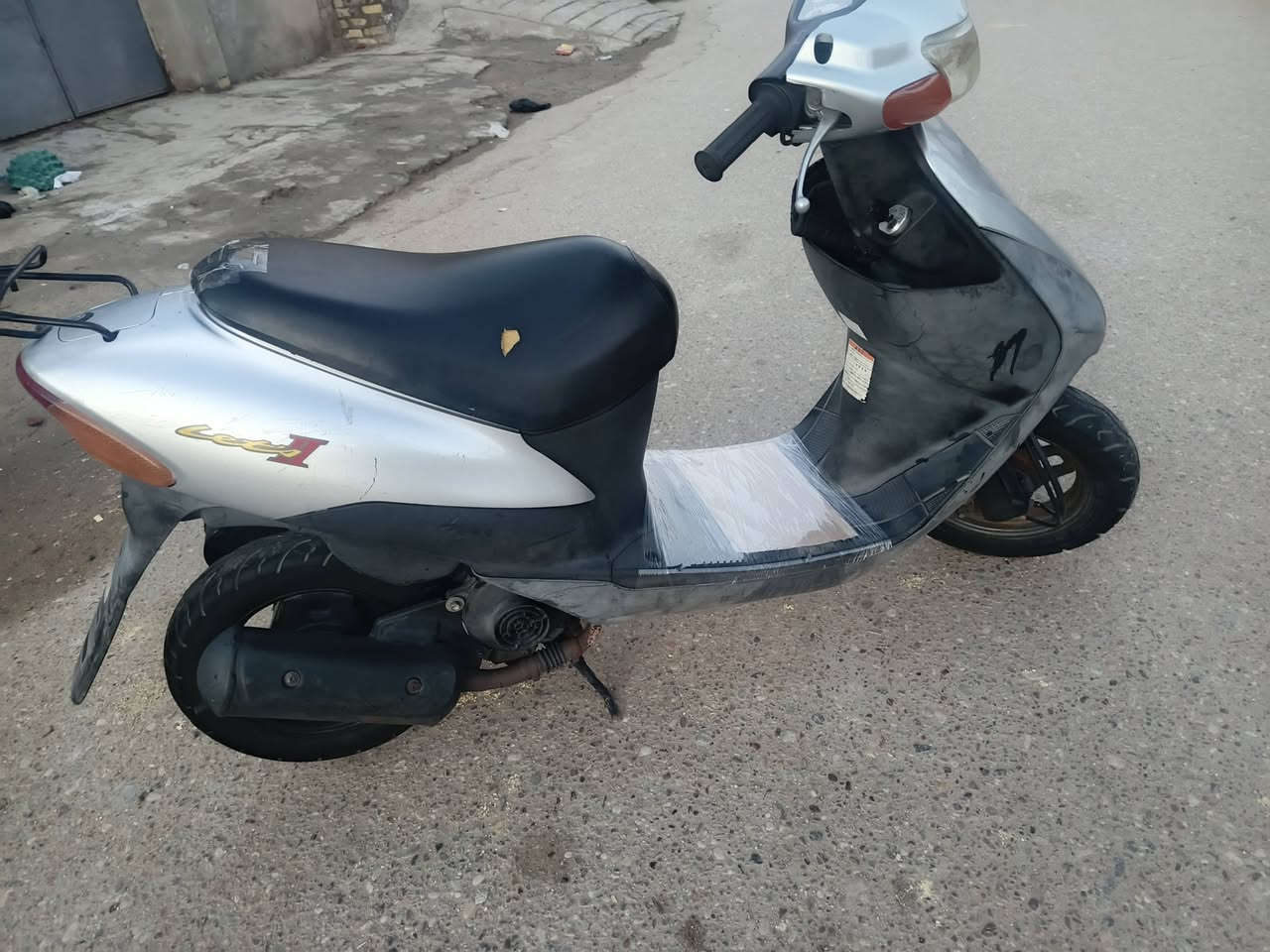 السلام عليكم دراجه سازوكي وكيل صارله 3تيام من الوكيل الدراجه نايلون ونقص مابيه  وما مستخدمه  وجاهزة من كلشي وأوراق بسمي وكيله بحي الحسين والسعر 475 الف عنواني ميسان حي العسكري وهذا رقمي***********
