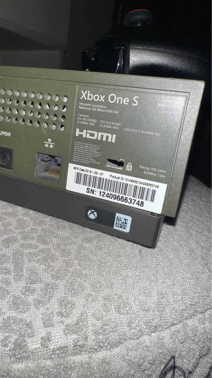 اكسبوكس ون اس باندل نسخة خاصة باتلفيلد
ذاكرة 1 تيرا بايت لوك ستيكر ممفتوح ولا ملعوب بي 
جوستك مال ون اكس الجهاز نظيف كلش 
الصور تشوفك الجهاز شلون نظيف 
السعر بي مجال حك الجية لان ماعندي توصيل بغداد, العراق


**إذا كنت صاحب هذا الإعلان وتريد حذفه لأي سبب، رجاءا أرسل رسالة إلى الدعم الفني**