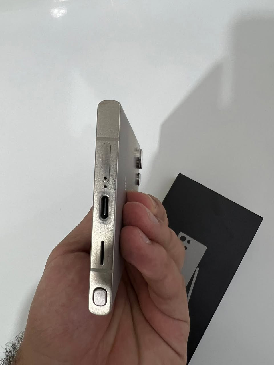 للبيع Samsung S24 Ultra 📱🔥
اني فاتح كارتونتة على ايدي نظيف جداً، بحالة ممتازة دبل سيم كارت تيتانيوم 256G  السعر ٨٩٠ الف
مكاني بغداد حي الجامعة تاخذة من البيت للتواصل ***********
