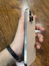 عندي ايفون 16 برو ماكس ذاكرة  256 بطارية 94 للبيع تواصل  07759685936 ا...