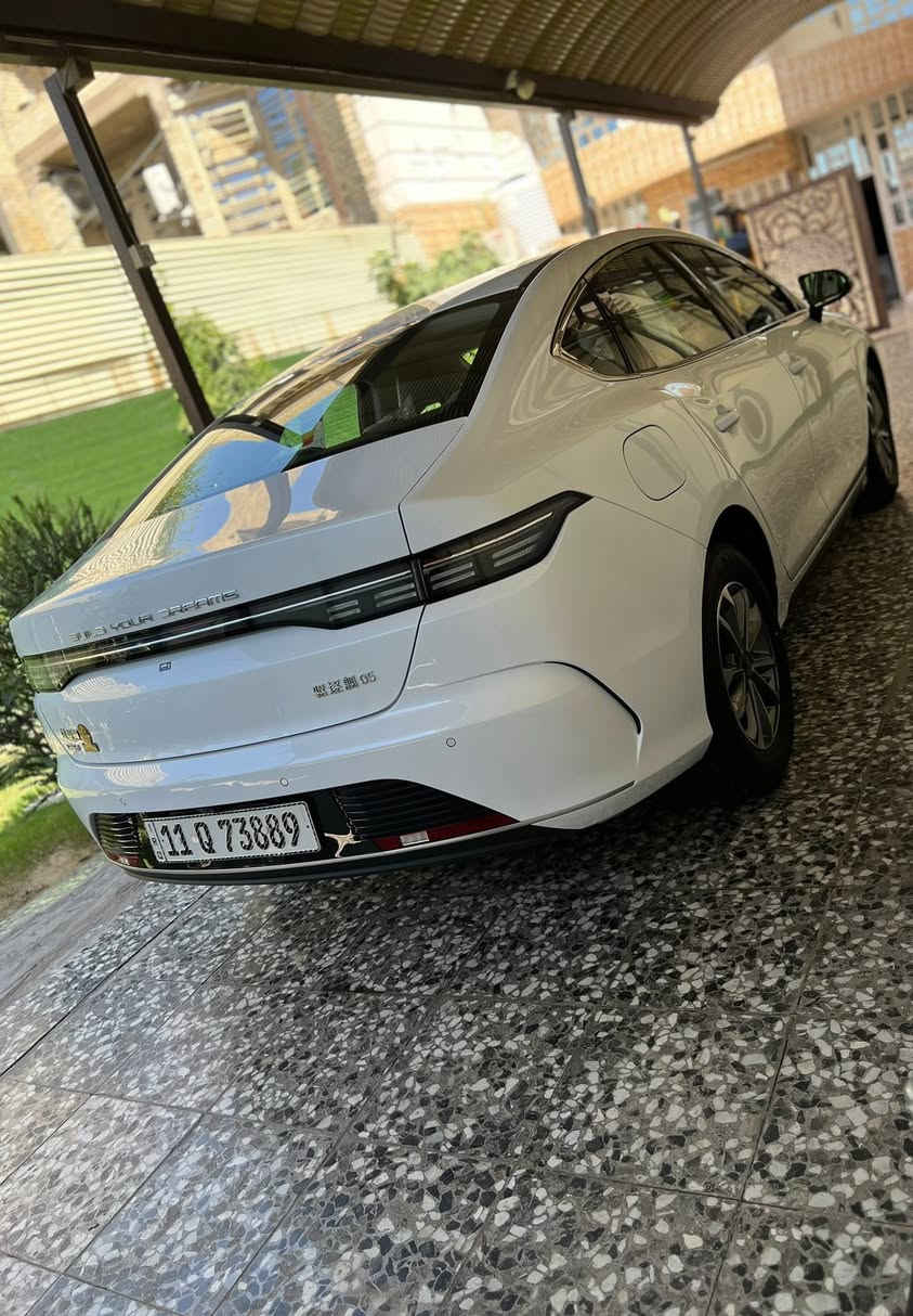 بي واي دي دستروير 2025 رقم بغداد تحويل مباشر 
السيارة على وضع الشركة عداد المسافه الكلي 4 الف فقط 
بيهه بارد بسيط بقبق الجنطه فقط باقي السيارة شخط مابيهه 

المواصفات 
محرك ( بانزين وهايبرد + كهرباء ) 
بصمة تشغيل وابواب 
گير ماوس 
شاشة قلاب متعددة الاستخدام 
متعددة وضعيات القياده 
سايد بريك بصمه 
تبريد أمامي خلفي 
تحكمات استيرن جهتين 
كاميرا خلفية دواره وحساسات 
وبعد مواصفات 
(( السيارة كامل ملحقات )) 

السعر : 19.250 
الهاتف : *********** 
العنوان : بغداد
