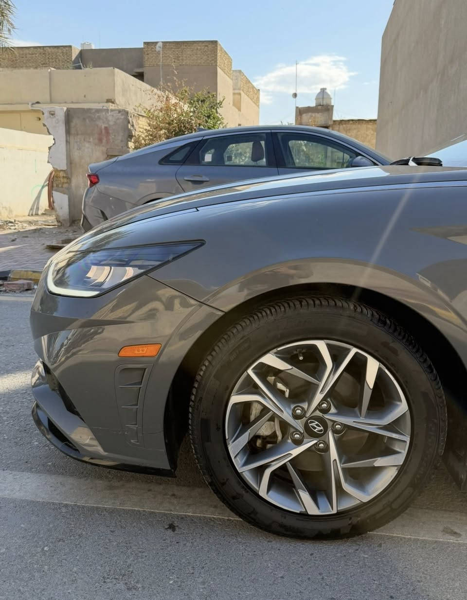 السلام عليكم . هونداي سوناتا موديل (2023)

مواصفات سبورت . معروفة .ماشية (55im)

رقم قادسية (معوقين) مميز . سنوية لل2030 .

ضمان الوكالة . وحاضر إلى اي شي معوّق .

ضرر السيارة خلفي . تبديل قبق الجنطة وصبغ ربع الجاملغ الخلفي . 

مكان السيارة الديوانية . قضاء عفك .

السعر ( 158 ) وبيها مجال قليل .

رقم الهاتف . *********** .
