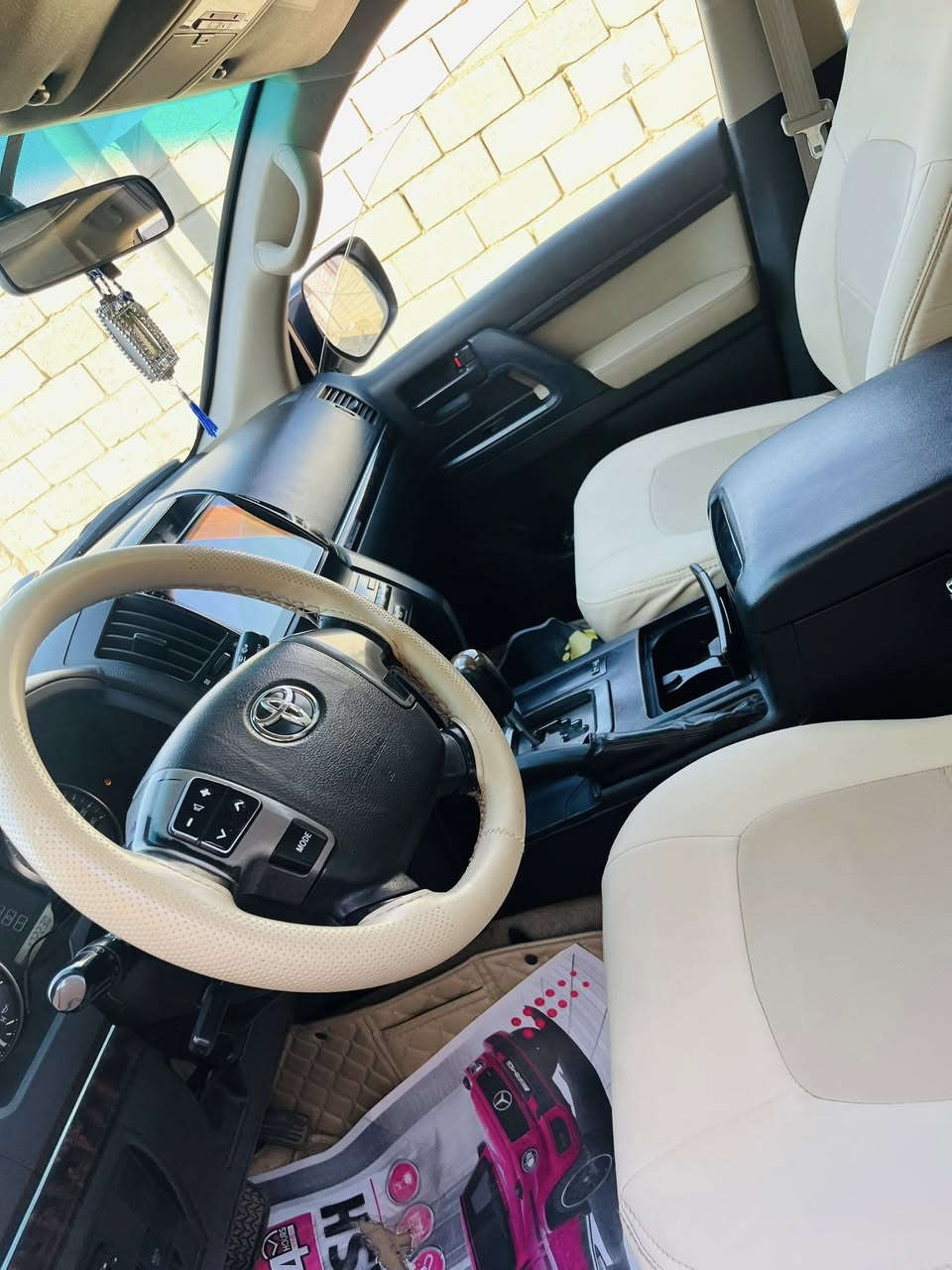 السلام عليكم لاندكورز 2011ستينيه رقم أربيل تريد تحويل تريد وكاله محرك 6سلندر محرك وكير على وضع الشركه تخم تاير جديد 7راكب  فتحه شقف بصمه سياره جديده كلش سونار مرفق المنشور بيهه بس بارد قليل مبين بسونار المكان واسط الصويره السعر 325$ لاستفسار***********
