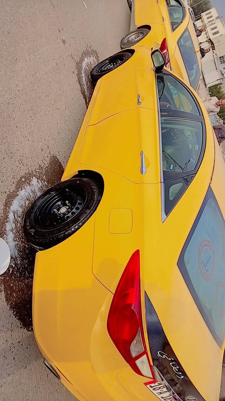 سلام عليكم سوناتا 2011  للبيع فول مواصفات حادث بيهة من امريكه بس باب سايق نفسه مامبدل
سعر 95 وبيهة مجال 
***********
