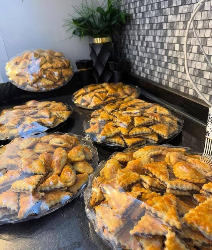 نستقبل حجوزات العيد ع كليجة وسودا ولفة خميرة حسب طلب شغل بيت نظيف ومليانين هيل
سعر كيلو 10 لجميع انواع


**إذا كنت صاحب هذا الإعلان وتريد حذفه لأي سبب، رجاءا أرسل رسالة إلى الدعم الفني**