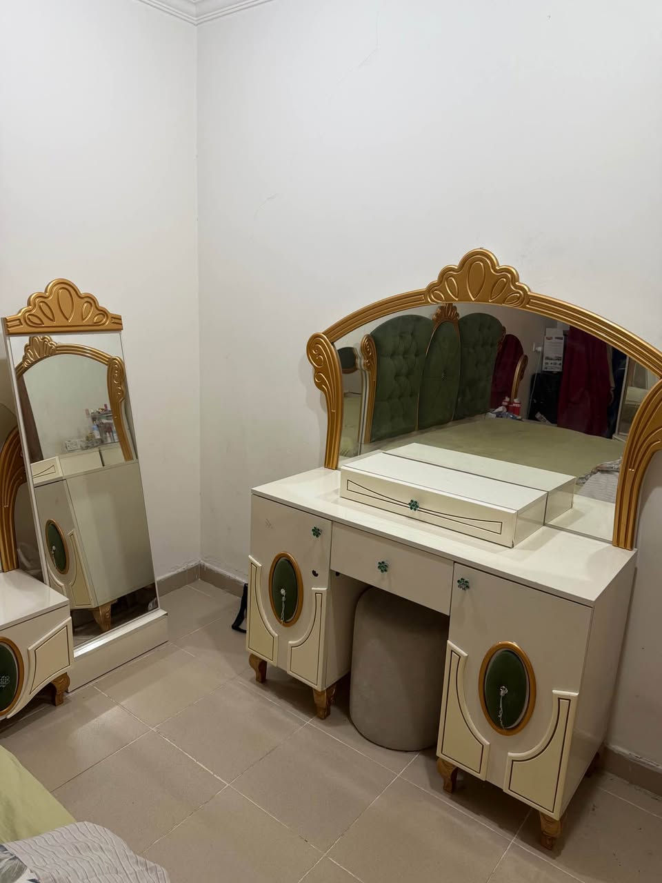 غرفه نوم تركي للبيت بحاله جيده جداً ونظيف أربيل, العراق


**إذا كنت صاحب هذا الإعلان وتريد حذفه لأي سبب، رجاءا أرسل رسالة إلى الدعم الفني**