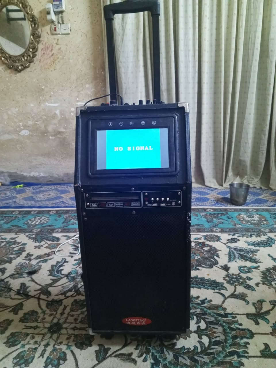 للبيع كلش نظيف وصوته قوي افحصه وشوفه قبل لتشتري يشتغل DVD  سعره 100بي مجال قليل


**إذا كنت صاحب هذا الإعلان وتريد حذفه لأي سبب، رجاءا أرسل رسالة إلى الدعم الفني**