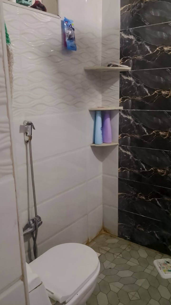 سلام عليكم بيت 100بناء جديد  حي البساتين حي سلام فرع ابو رسل قريب ع شارع تصال ***********
