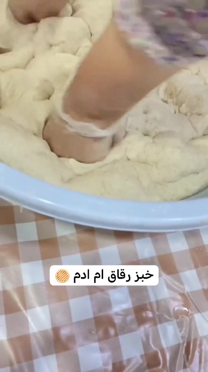 🔥 كل يوم… نفس الحكاية الحلوة من الفرن 🔥
من أول الصبح، ريحة الخبز الطازج تملي المكان…
عجين ينفرد، وصاج يشتغل، وخبز يطلع دافي كأنه طالع من قلب البيت 😍🥖
مو بس خبز… هذا تعب إيدين وشغل نظيف وطعم يرد الروح 💛
🥖 خبز الرقاق الطازج
✔ 40 قطعة بـ 15 ألف
✔ 80 قطعة بـ 30 ألف
🔥 خبز الصاج الطري بنفس السعر
🌾 خبز الشعير الصحي
✔ 30 قطعة بـ 15 ألف
🚙 توصيل سريع لكل المناطق
📍 حي العربي – بناء الجاهز
📞 ***********

