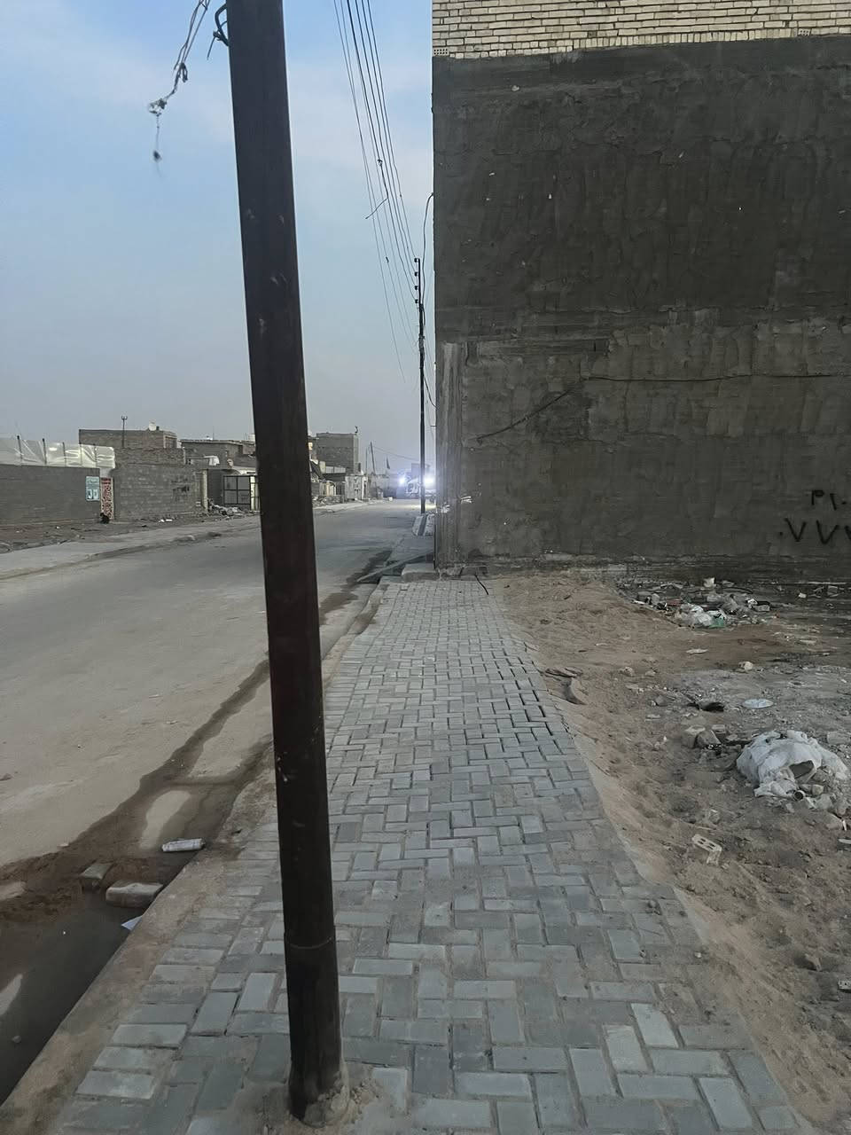 السلام عليكم قطعة ارض للبيع الضباط الثانيه قرب سيد منذر المساحه ميه وعشره كامل خدمات السعر ٣٦ رقم ***********
