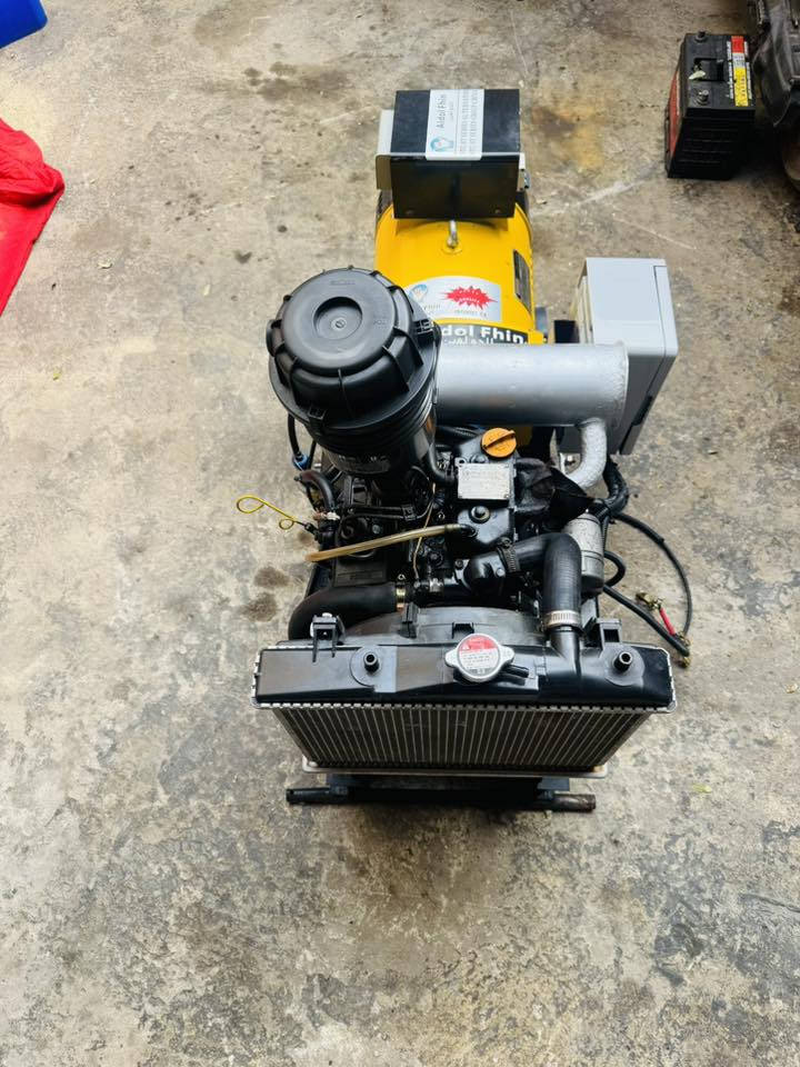 مولد ينمر ياباني 2 بستم 8 كي في 
المحرك حاوية 
توليد جديد دولفين نحاس شاصي جديد بورد جديد شغل درجى اولى صوت ناعم جدا اقتصادية بصرف الكاز عندي فديو لعملها ليحب راسل واتساب السعر 1600 
العدد مفتوح مستعد اجهز محلات وليريد بس محرك هم موجود 
مكاني بغداد 
***********
