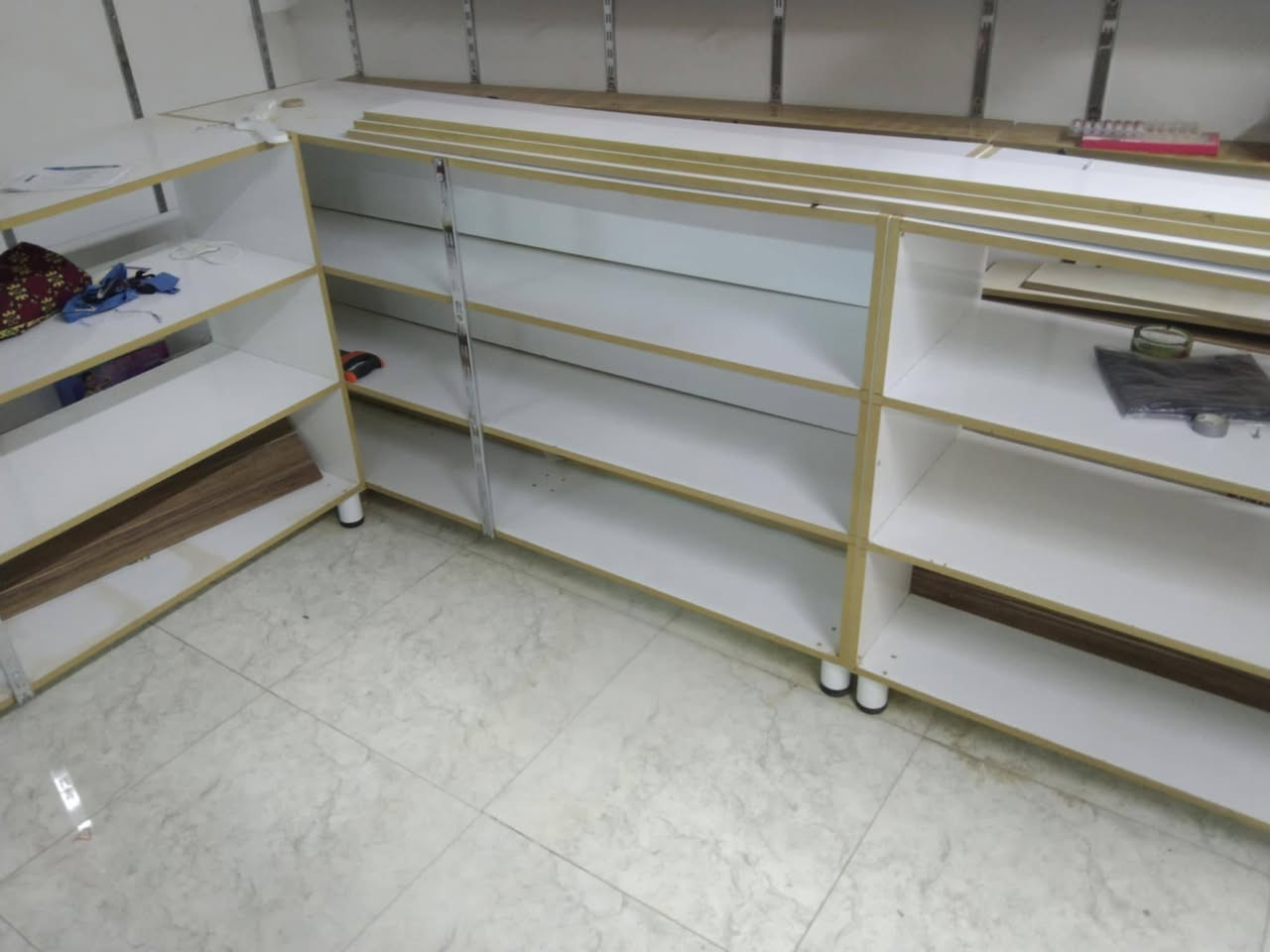 رفوف للبيع  
***********
