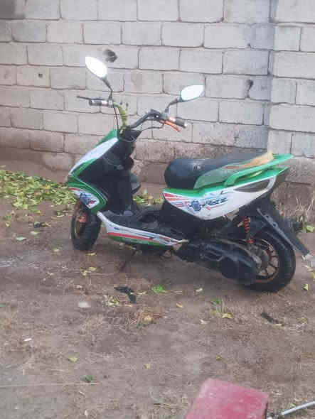 سلام عليكم دراجه شغاله مكس عدله مكاني شهربان الهرونيه هاذ صاحب دراجه مكلف بل نشر مكلف بل نشر لحد يطب خاص هاذرقم ***********
السعر 150وبيهه مجال
